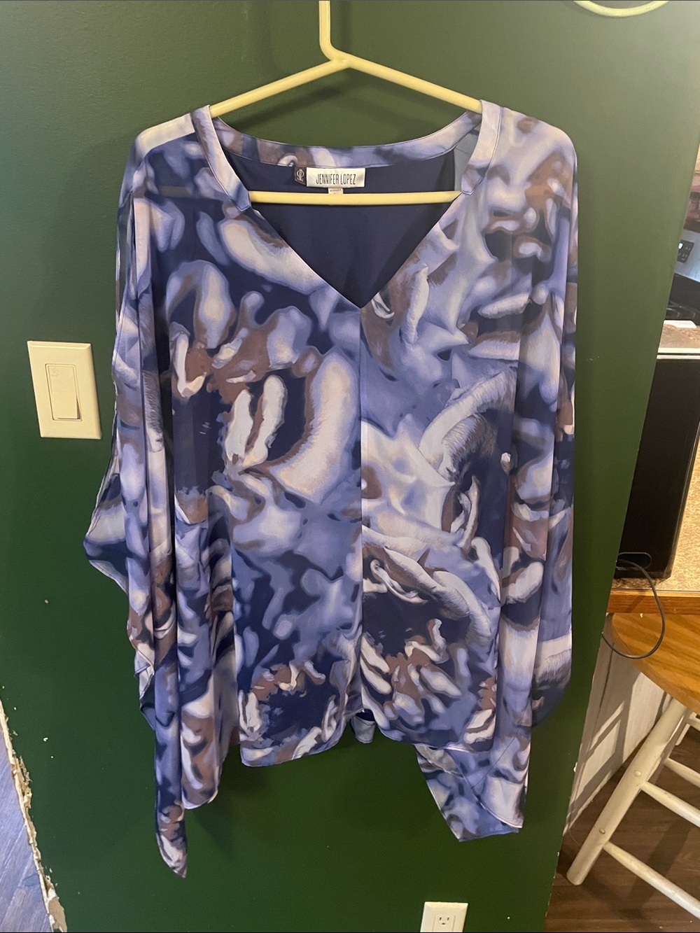 Jennifer Lopez Blue and White Abstract Floral V-Neck Tunic Size 3X